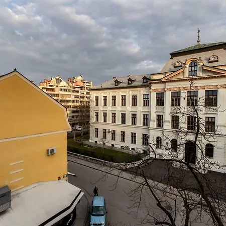 Photographer's Nest Апартаменты *